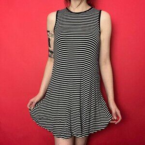 Joe fresh / Black and white high neck skater dress 🖤🤍​​​​​​​​